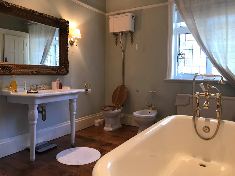 Bathroom at Period home in Kenley, E491 (photo 26)