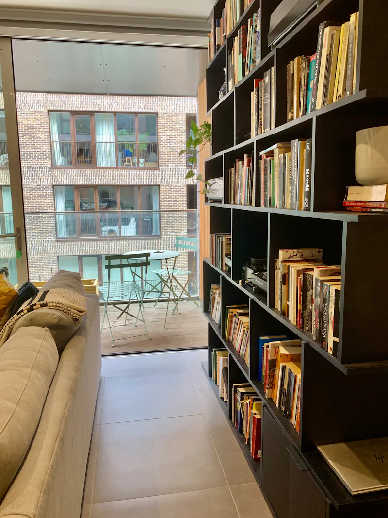 Library at Apartment in Hackney Wick, D2544 (photo 4)