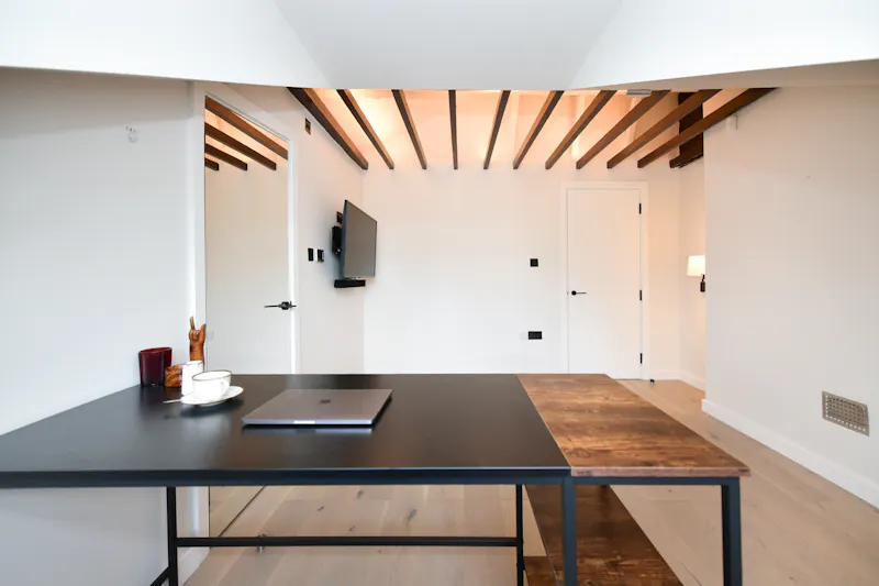Beams at Period flat in Belsize Park, B1933 (photo 9)