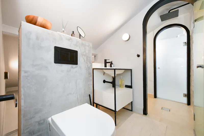 Bathroom at Period flat in Belsize Park, B1933 (photo 20)