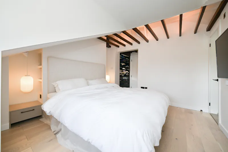Bedroom at Period flat in Belsize Park, B1933 (photo 13)