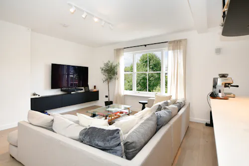 Period flat in Belsize Park, B1933