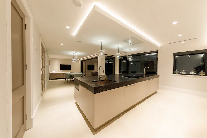 Kitchen at Modern house in Stanmore, D2543 (photo 2)