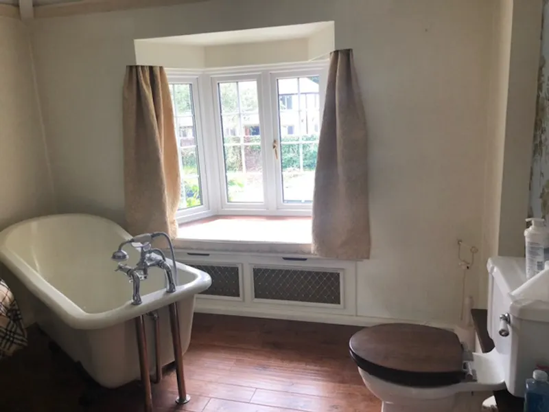 Bathroom at Detached South Croydon home, D2547 (photo 29)
