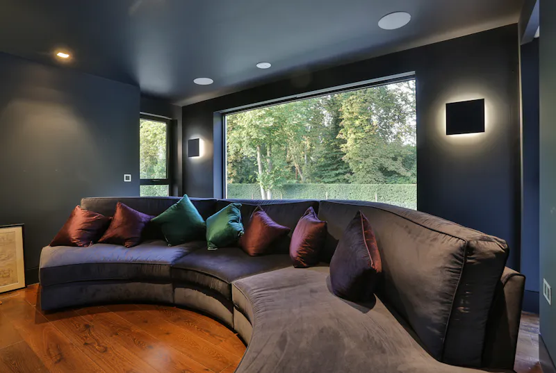 Sleek, modern Shiplake house, K432 (photo 39)