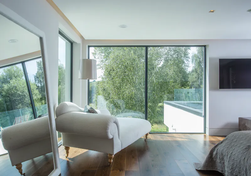 Sleek, modern Shiplake house, K432 (photo 55)