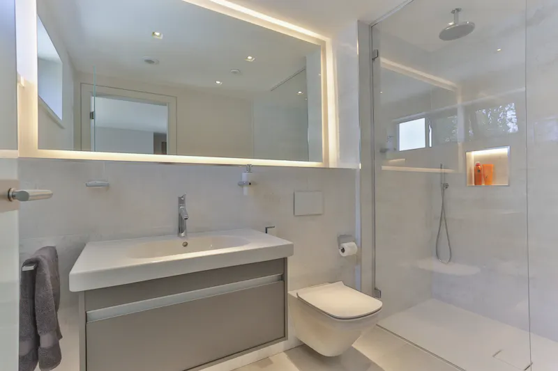 Sleek, modern Shiplake house, K432 (photo 44)