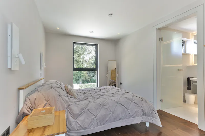 Sleek, modern Shiplake house, K432 (photo 35)
