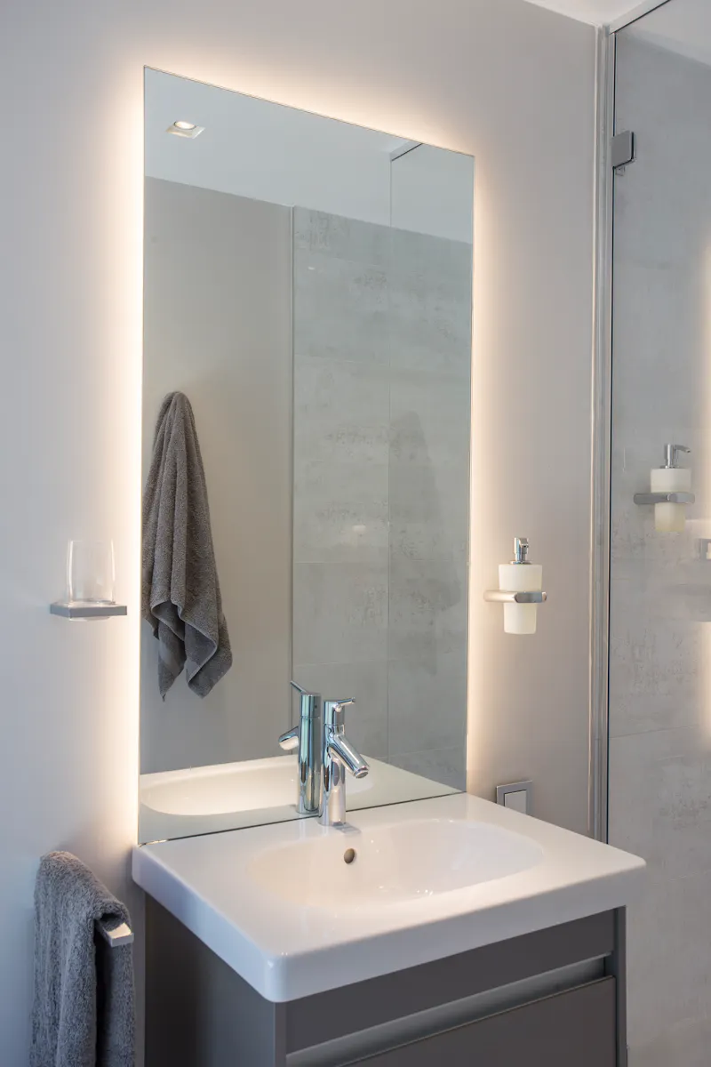 Sleek, modern Shiplake house, K432 (photo 46)