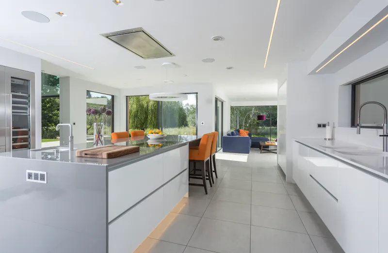 Sleek, modern Shiplake house, K432 (photo 2)