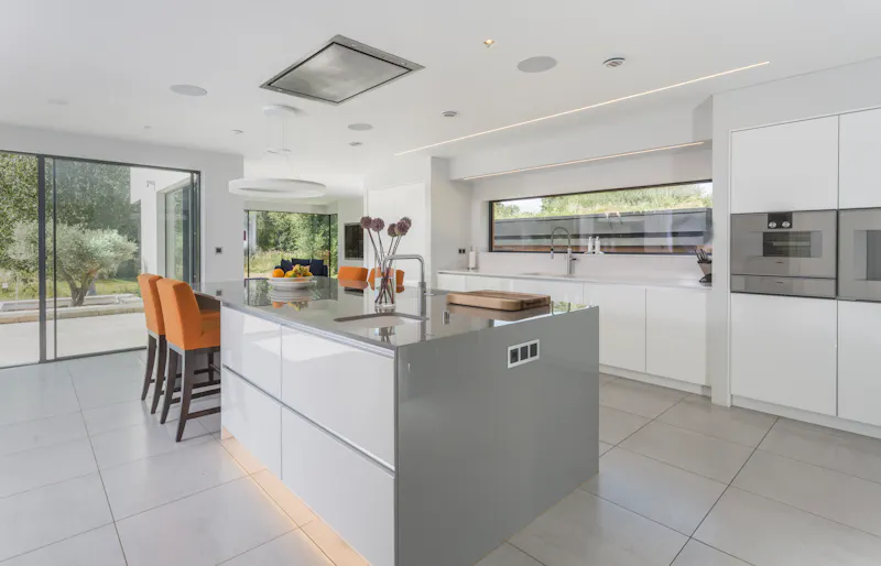 Sleek, modern Shiplake house, K432 (photo 3)