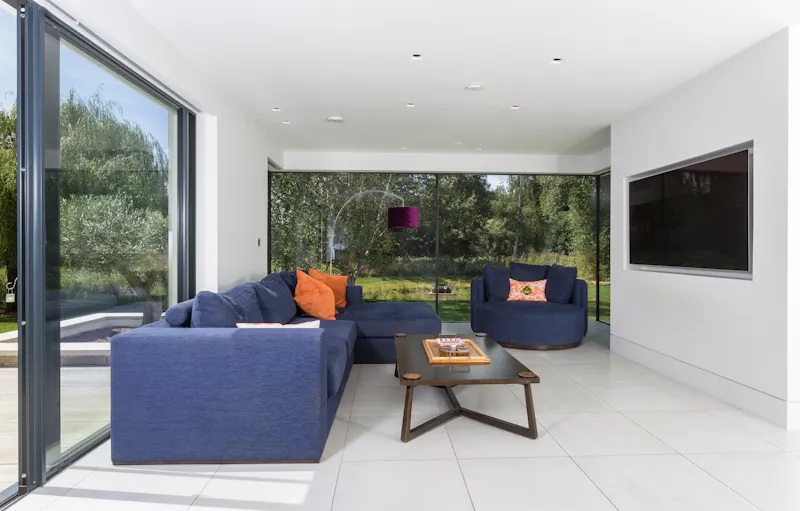 Sleek, modern Shiplake house, K432 (photo 19)