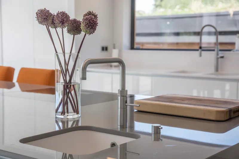 Sleek, modern Shiplake house, K432 (photo 10)