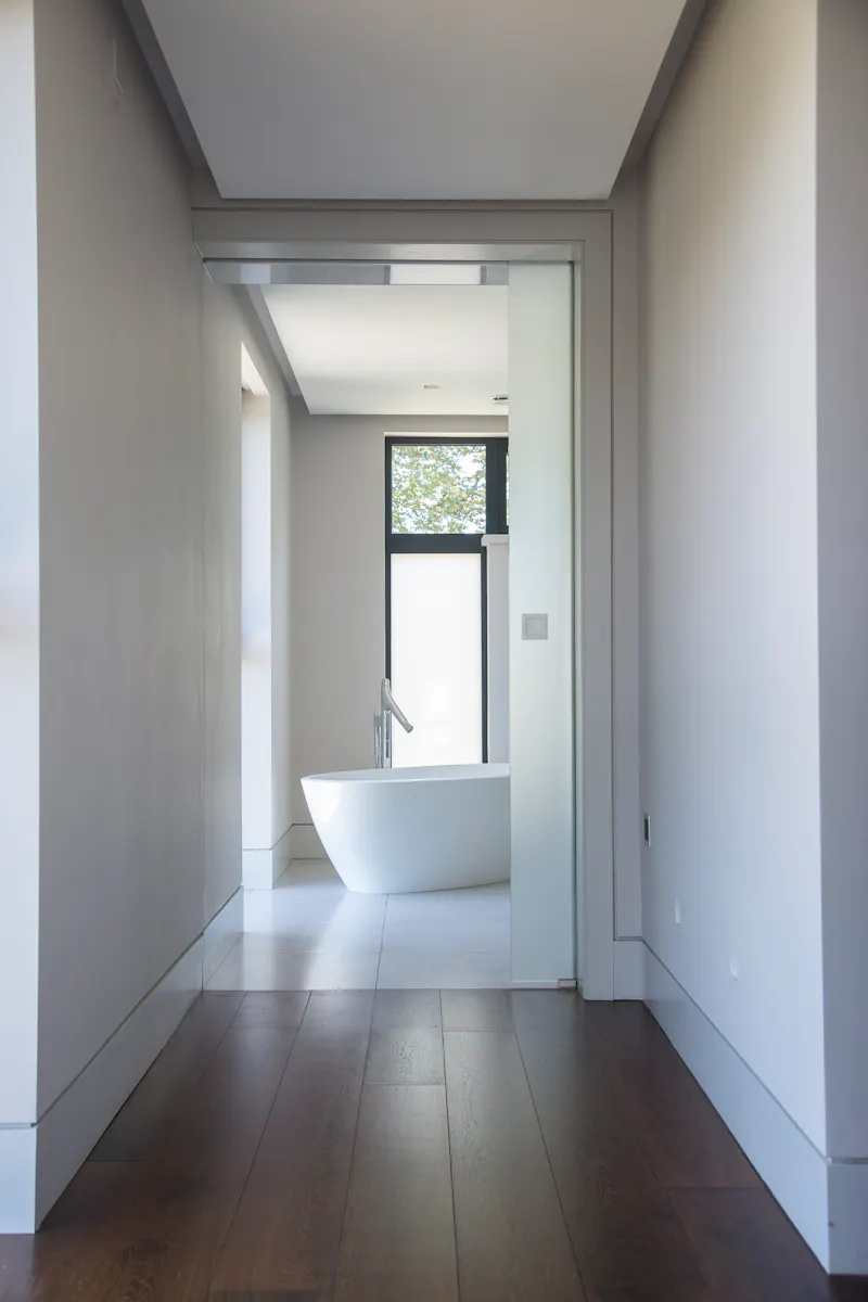 Sleek, modern Shiplake house, K432 (photo 52)