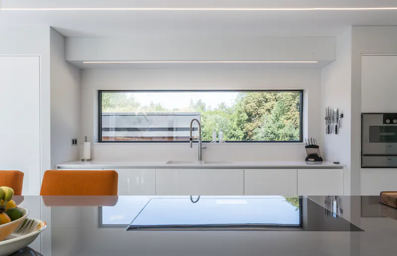Sleek, modern Shiplake house, K432 (photo 11)