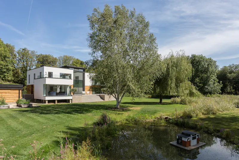 Sleek, modern Shiplake house, K432 (photo 65)