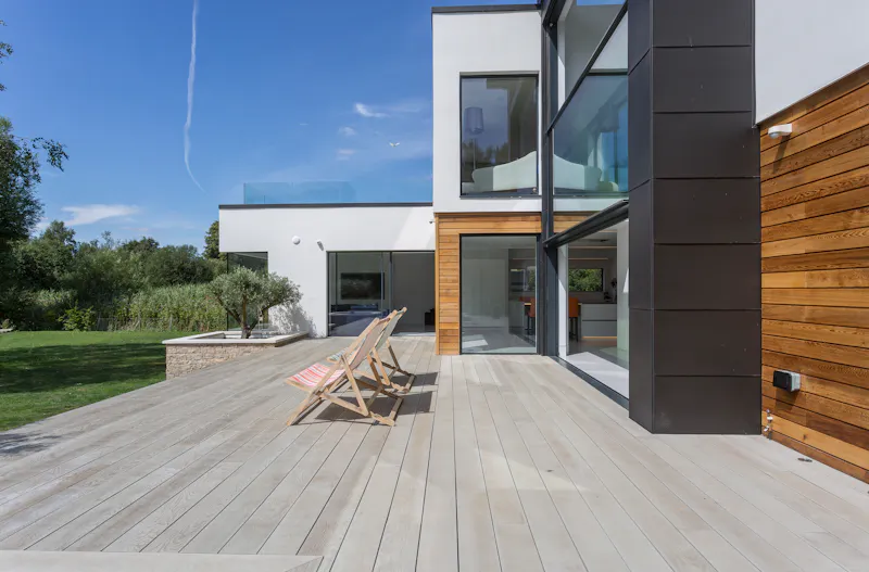 Sleek, modern Shiplake house, K432 (photo 53)