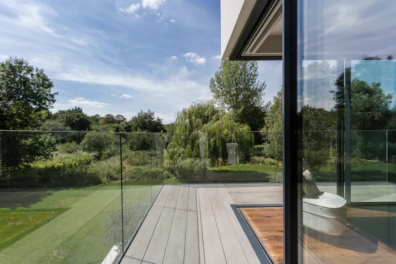 Sleek, modern Shiplake house, K432 (photo 57)