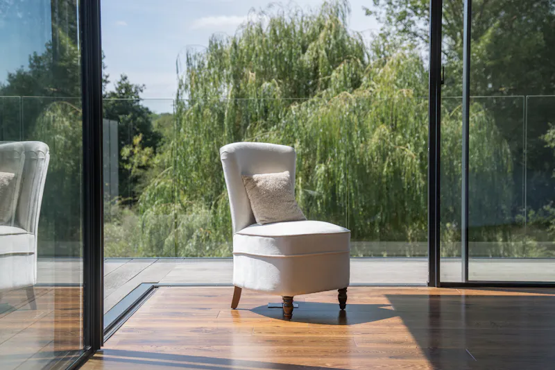 Sleek, modern Shiplake house, K432 (photo 56)