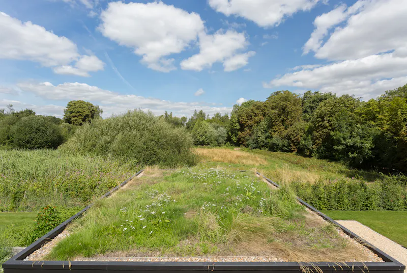 Sleek, modern Shiplake house, K432 (photo 62)