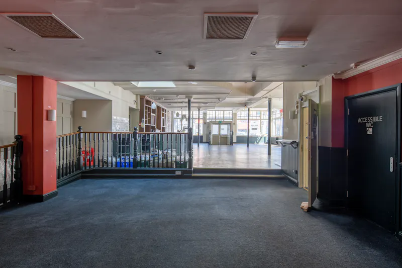 Pub space in Hammersmith, R852 (photo 27)