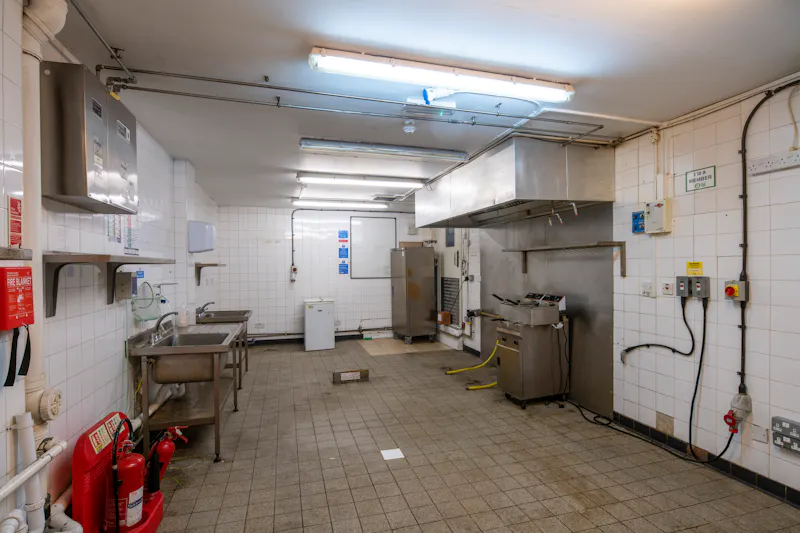 Kitchen at Pub space in Hammersmith, R852 (photo 29)