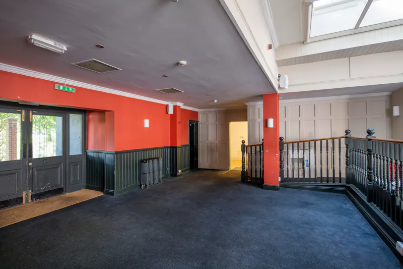 Pub space in Hammersmith, R852 (photo 28)