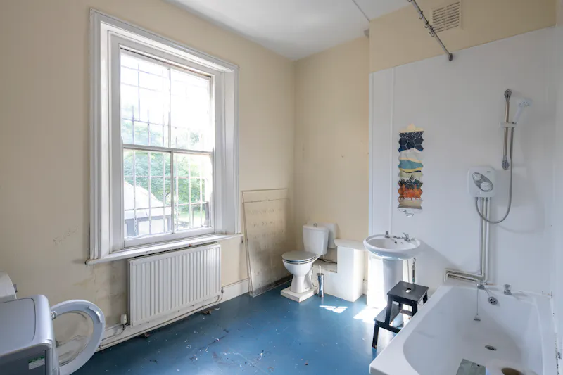 Bathroom at Pub space in Hammersmith, R852 (photo 26)