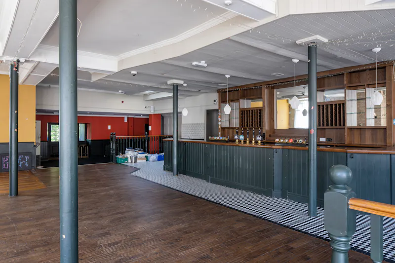 Pub space in Hammersmith, R852 (photo 4)
