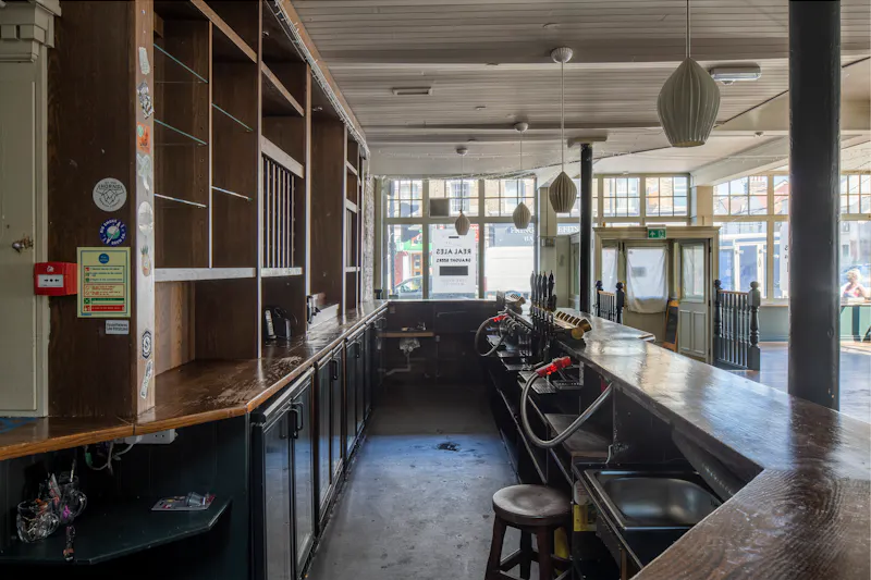 Pub space in Hammersmith, R852 (photo 15)