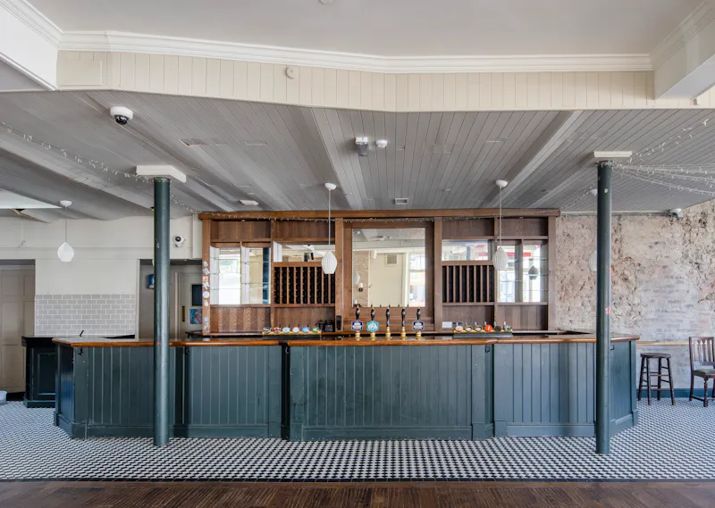 Bar at Pub space in Hammersmith, R852 (photo 2)