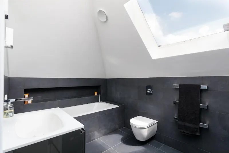 Bathroom at Modern home Putney, D2555 (photo 11)