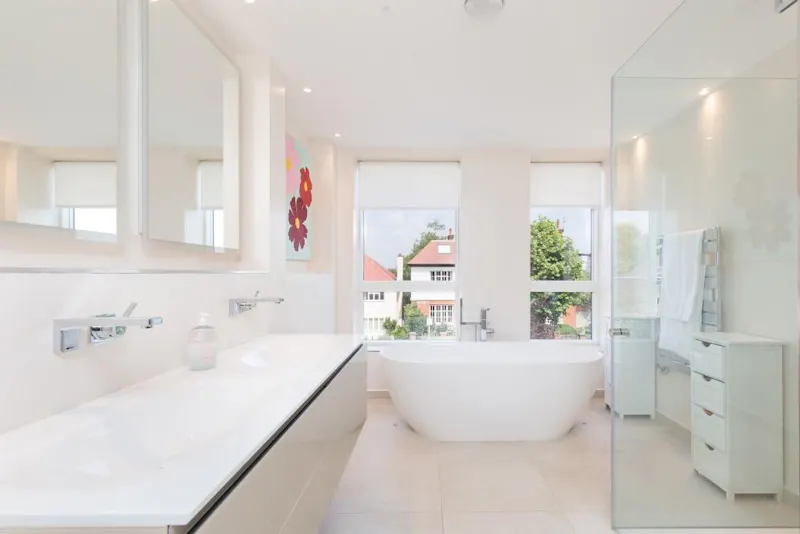 Bath - rolltop at Modern home Putney, D2555 (photo 14)
