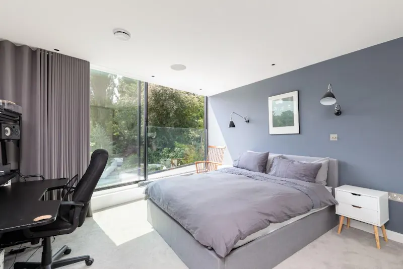 Bedroom at Modern home Putney, D2555 (photo 17)