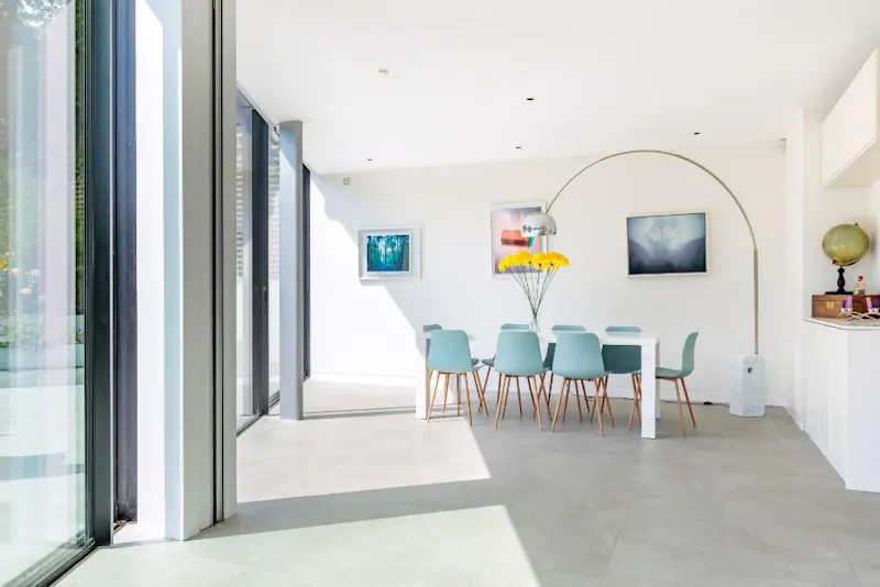 Dining room at Modern home Putney, D2555 (photo 9)