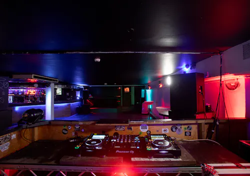Stoke Newington basement bar, R853