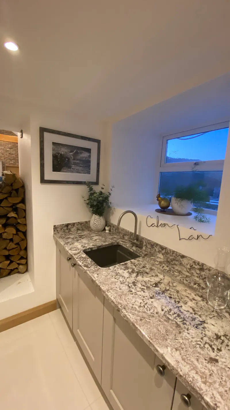 Anglesey bay modern home, D2562 (photo 5)