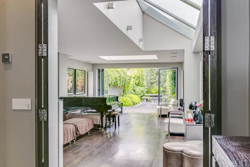 Piano at Stunning modern Fulham house, D2561 (photo 4)