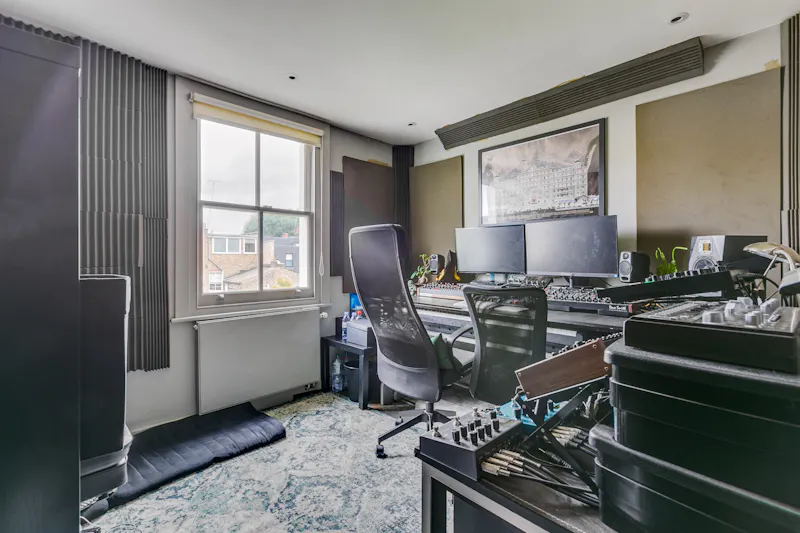Office at Stunning modern Fulham house, D2561 (photo 21)