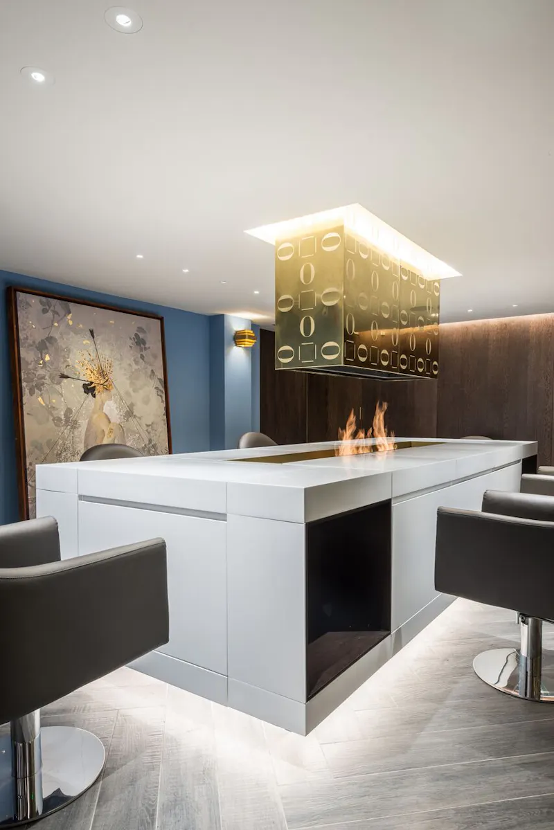 Soho salon & club, R854 (photo 3)