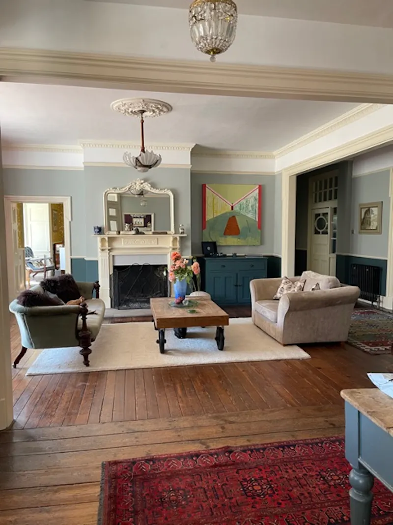 Sitting room at Queen Anne Bayford house, A1559 (photo 8)