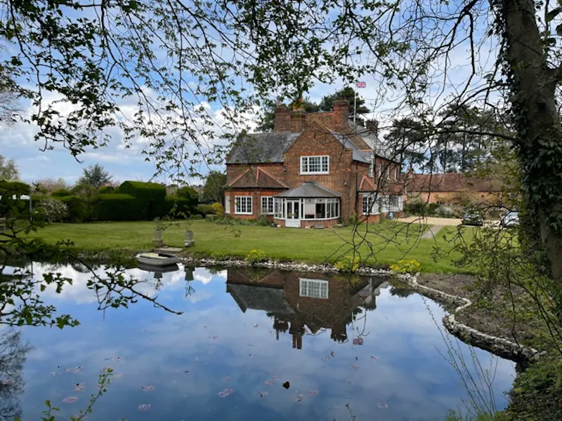 Lake at Queen Anne Bayford house, A1559 (photo 29)