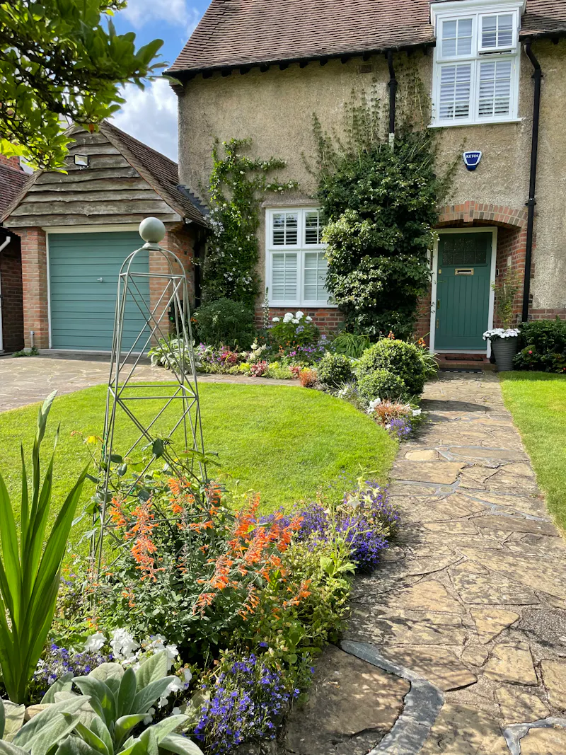 Driveway at Stills cottage in Hampstead, B1938 (photo 20)