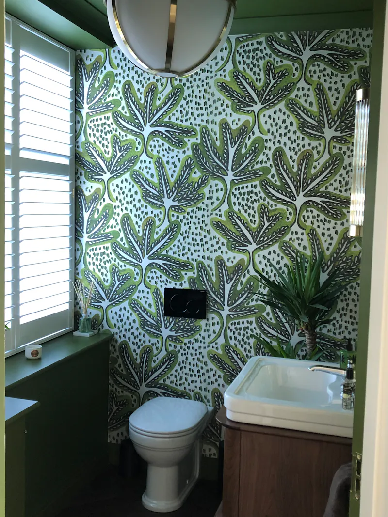 Wallpaper at Stills cottage in Hampstead, B1938 (photo 7)