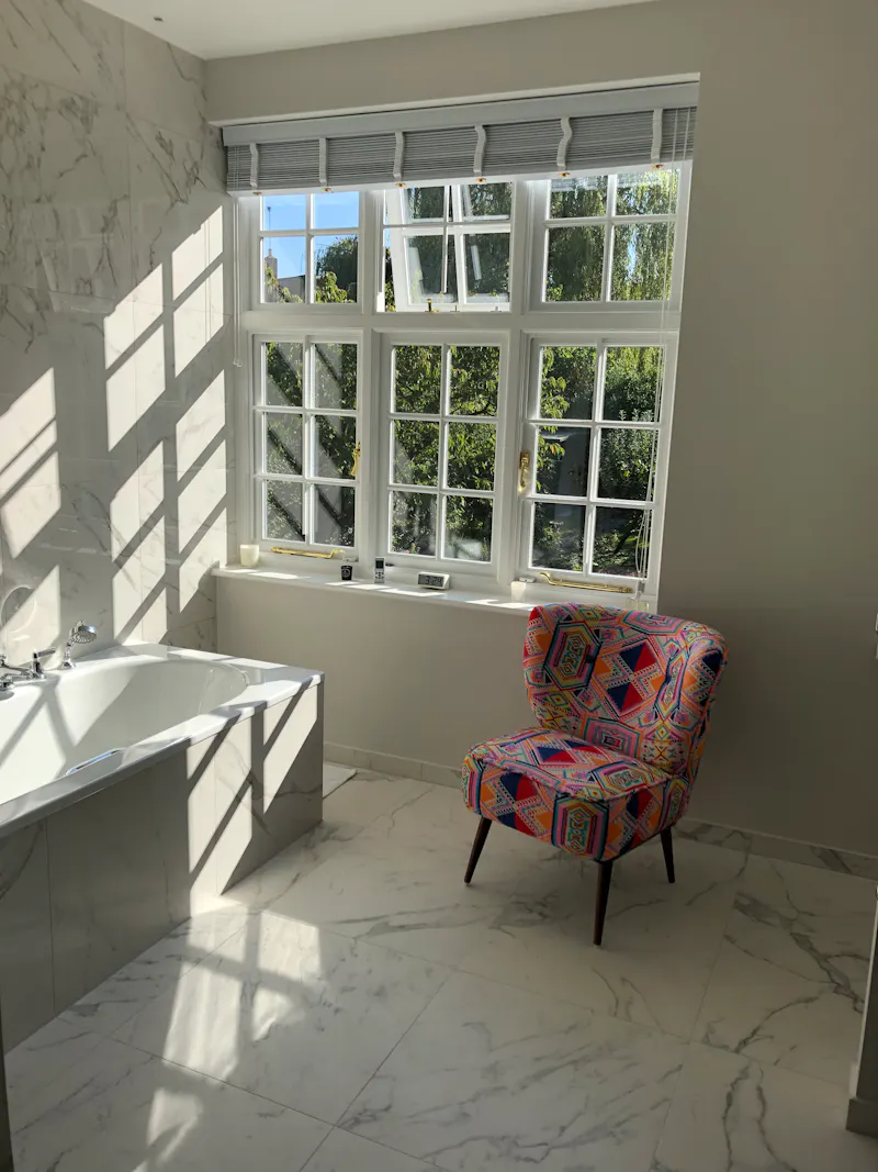 Bathroom at Stills cottage in Hampstead, B1938 (photo 8)