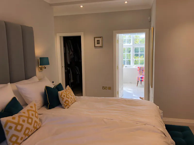 Bedroom at Stills cottage in Hampstead, B1938 (photo 9)