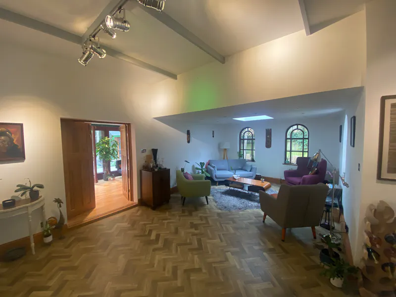 Living Room at South East London Chalet, D2564 (photo 2)