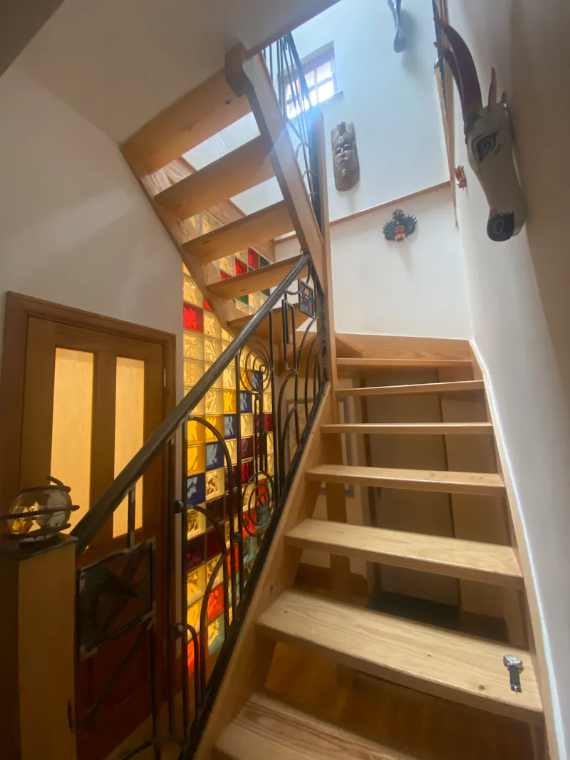 Staircase at South East London Chalet, D2564 (photo 8)