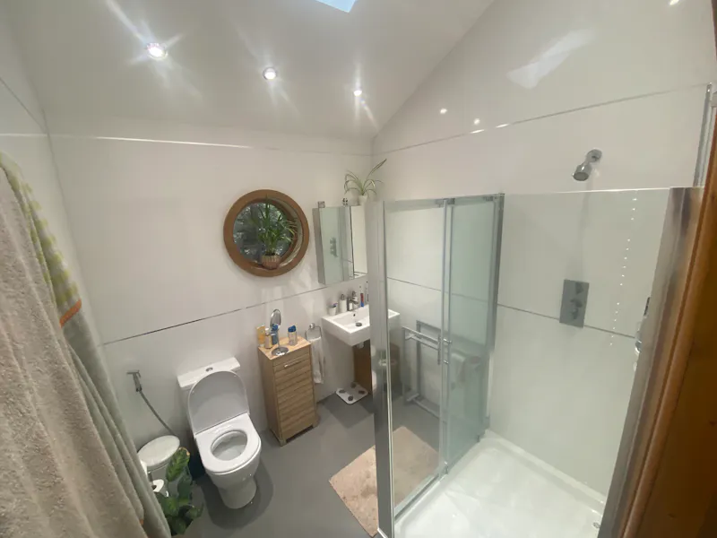 Bathroom at South East London Chalet, D2564 (photo 15)