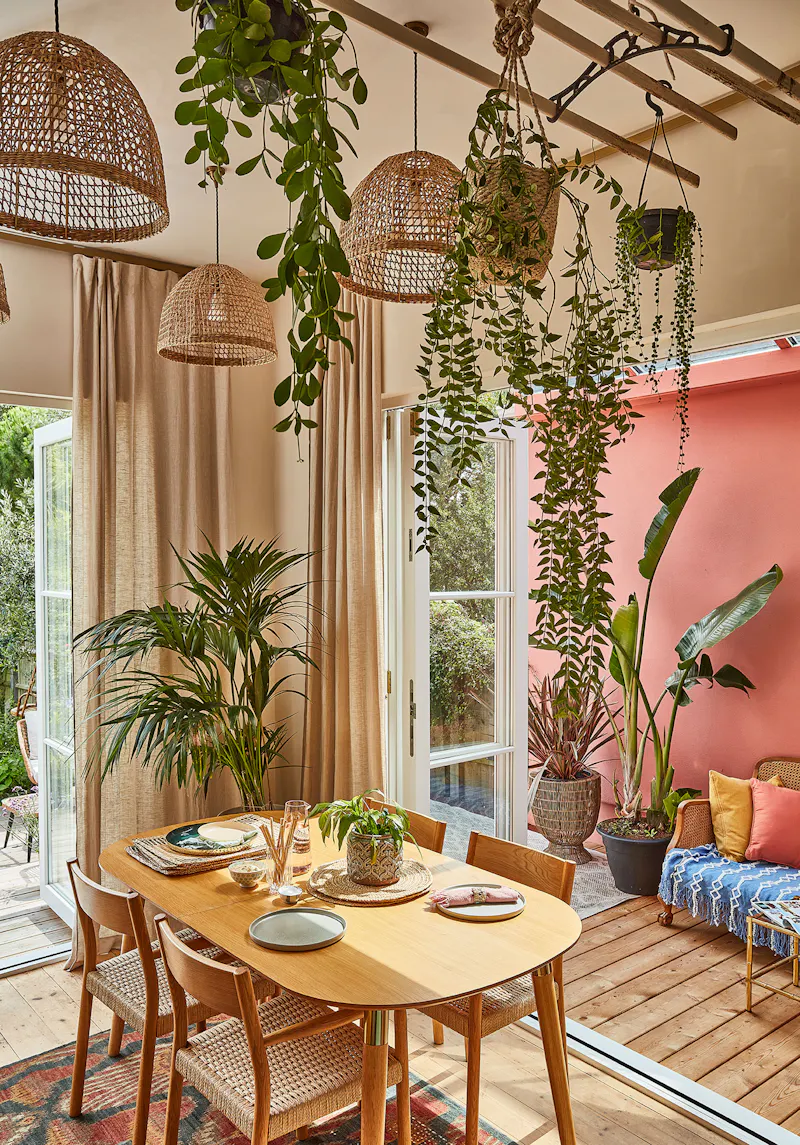Dining room at Exotic semi in Sydenham , D2567 (photo 6)